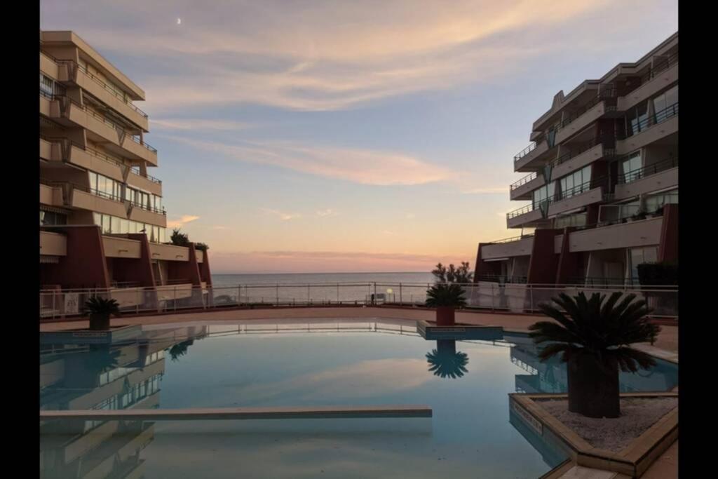 T2 Climatise Vue Sur Mer, Wifi, Piscine Et Parking Sète Exteriör bild